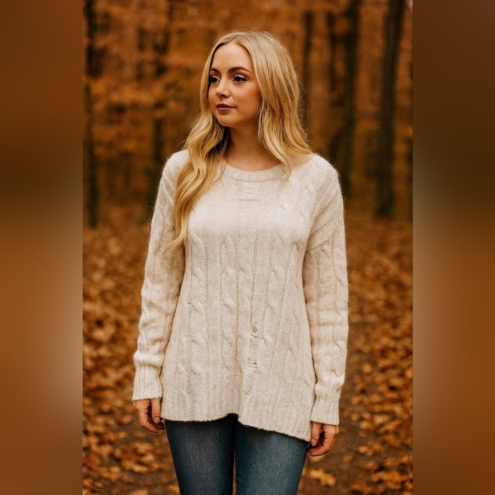 NWOT BDG Shreded Knit Sweater Size L Cream